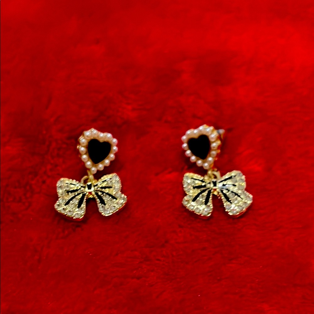 Elegant Gold Bow Earrings